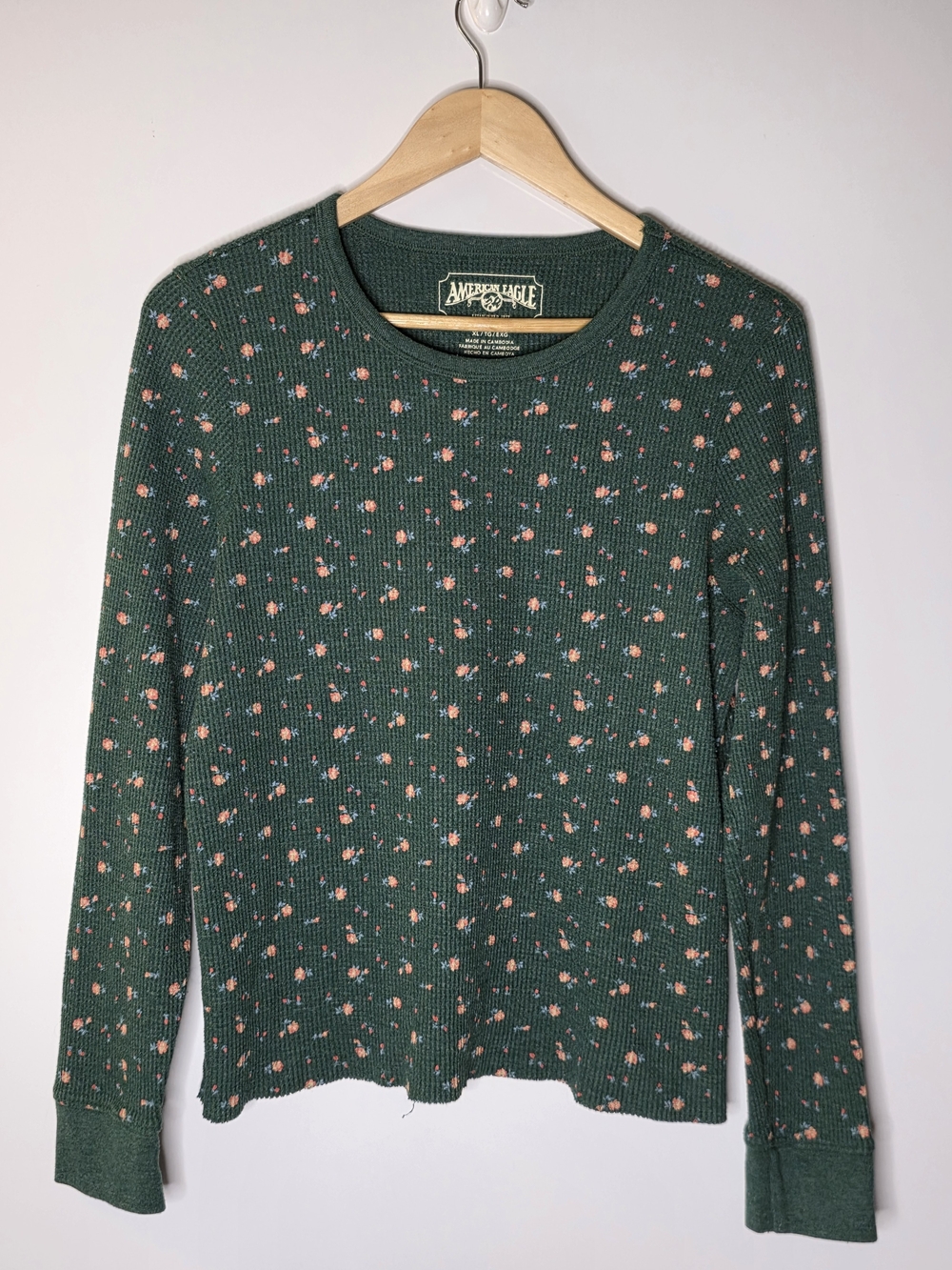 American Eagle Green floral long sleeve thermal top Size XL Great Condition